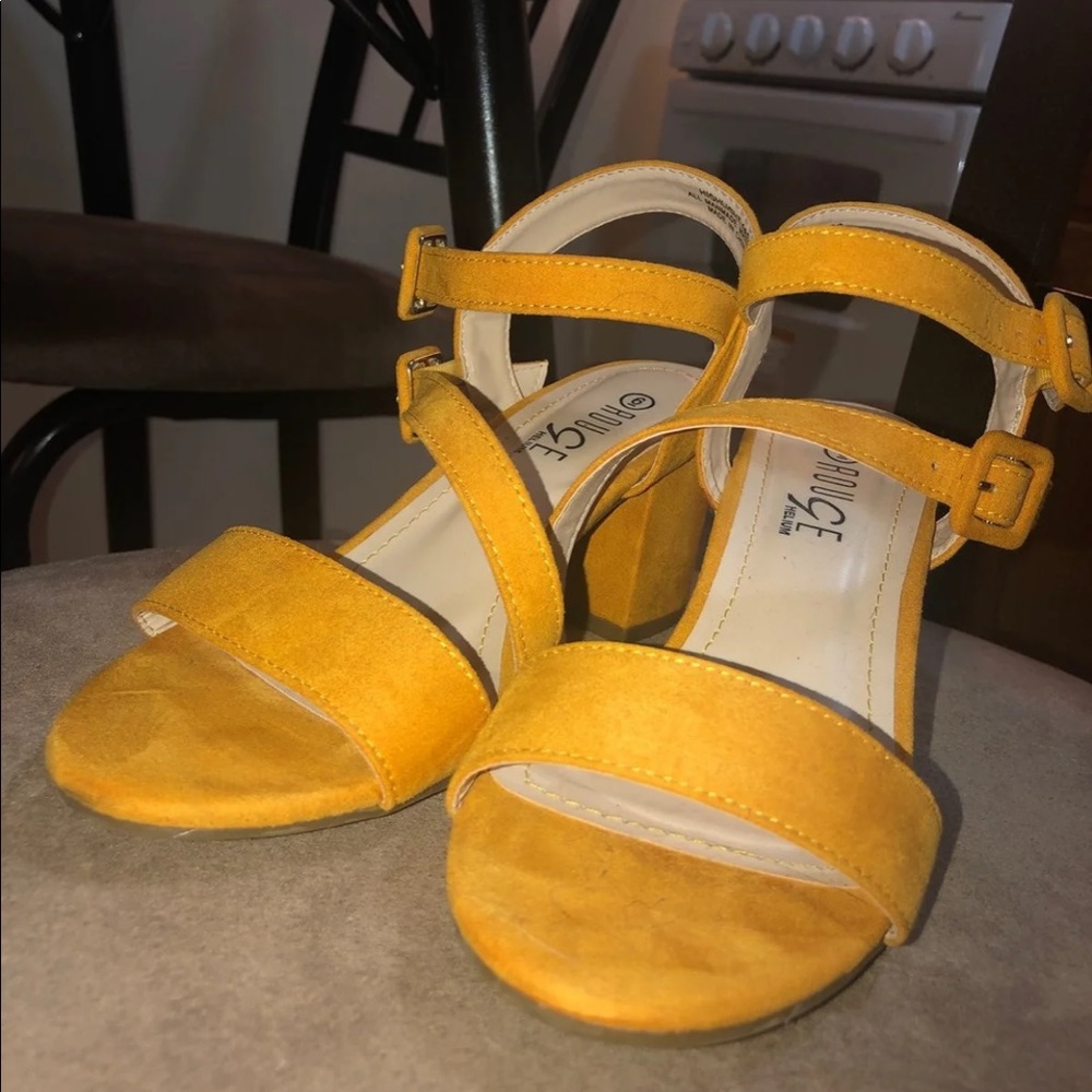Mustard Yellow heels size 6